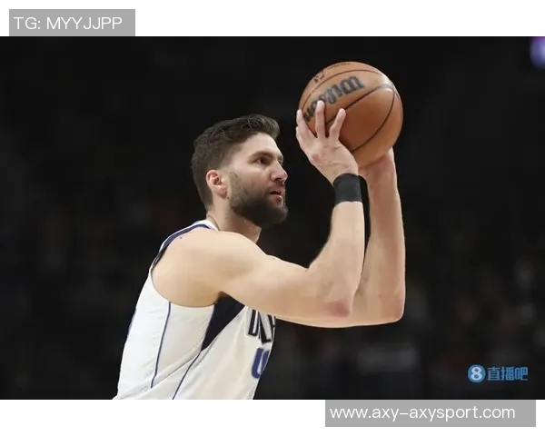 克尼佩尔半场表现亮眼9投5中贡献12分2板4助攻三分球命中率高达50