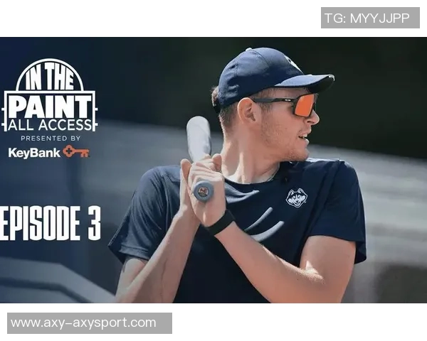 康涅狄格大学球员脚踩哈士奇PE球鞋引发媒体热议 康涅狄格大学球员脚踩哈士奇PE球鞋引发媒体热议