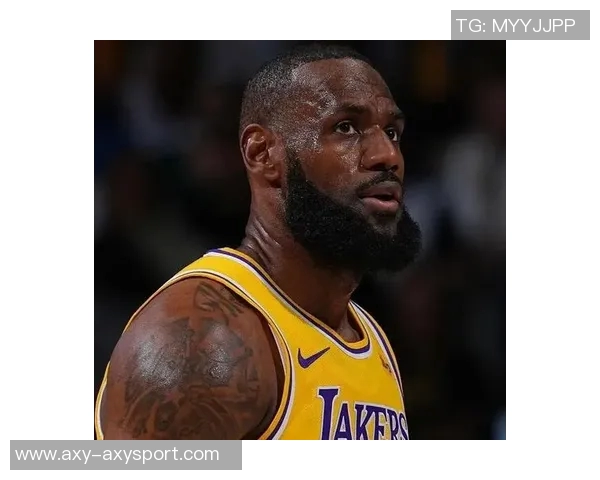 湖人球迷怒斥詹姆斯表现不佳直言其无法跻身历史前五行列