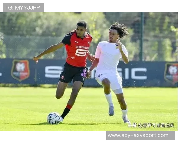 纳赛尔与巴黎FC高层关系融洽定期会面共同打板式网球