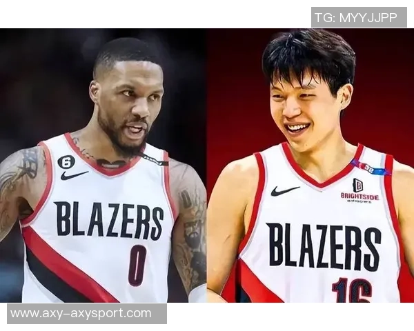 全员集结开拓者发布球队签名明信片利拉德与杨瀚森亲笔签名亮相