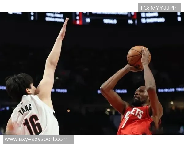 火箭队第四节三分球投篮失误频繁杨瀚森虽有卡位却难以抢到篮板