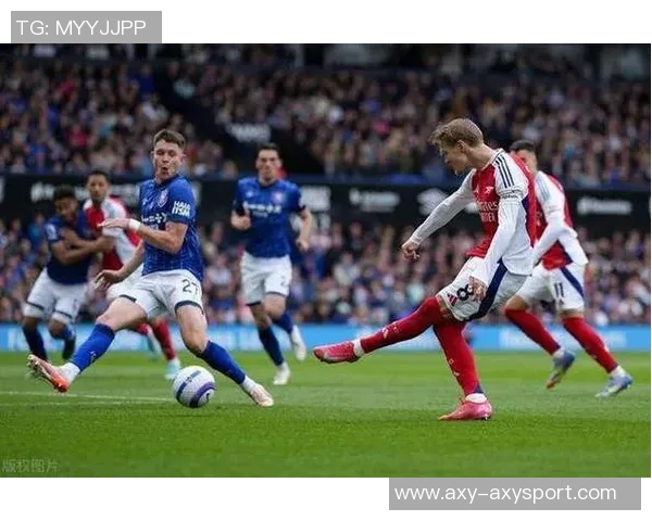 欧冠前瞻:阿森纳状态火热巴黎面临挑战皇马主场迎战曼城信心十足 欧冠前瞻:阿森纳状态火热巴黎面临挑战皇马主场迎战曼城信心十足