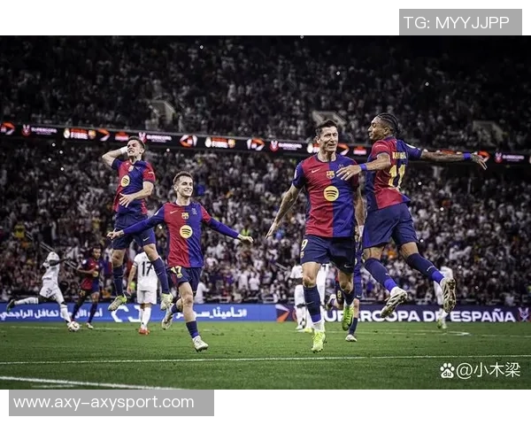 重返诺坎普巴萨海报展现弗里克亚马尔库巴西三位明星球员风采